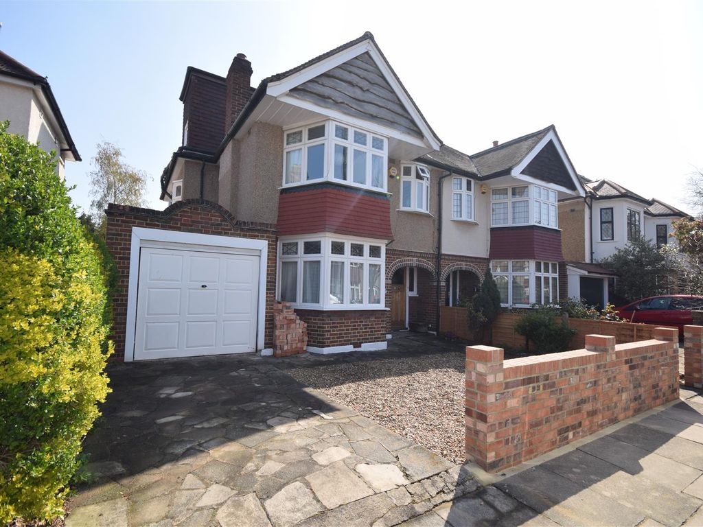4 bed detached house to rent in Ryecroft Avenue, Whitton, Twickenham