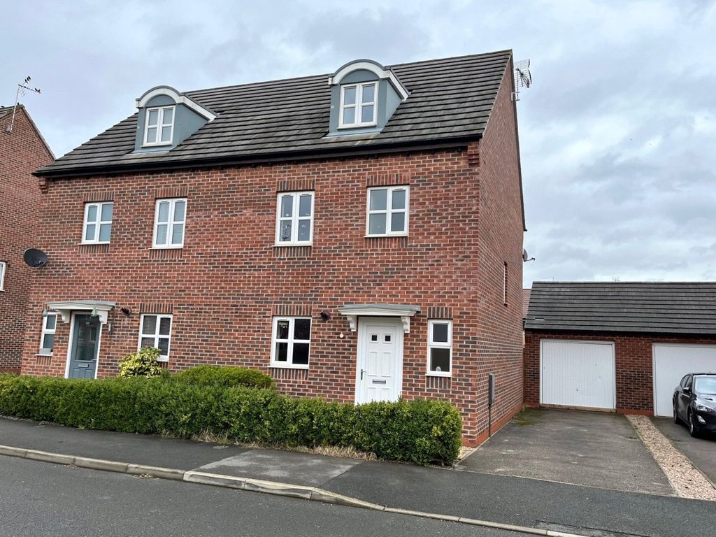 4 bed town house for sale in Waterfield Avenue, Warsop, Mansfield