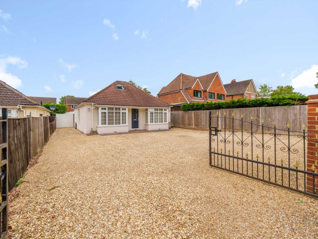 3 bed bungalow for sale in London Road, Wokingham RG40 Zoopla