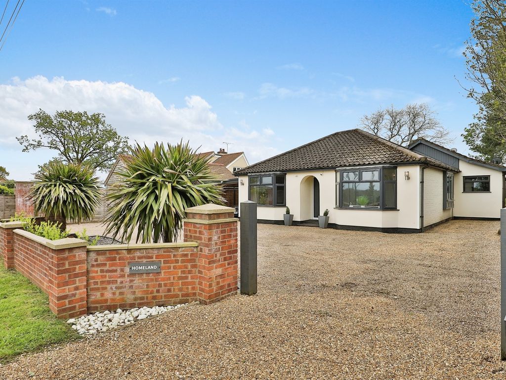 3 bed detached bungalow for sale in Church Street, Horsford, Norwich