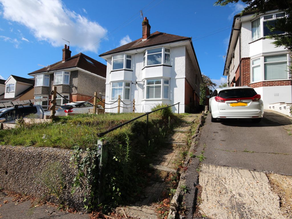 3 bed flat to rent in Charminster Road, Bournemouth BH8, £1,295 pcm