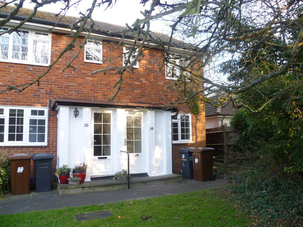 2 bed to rent in The Pantiles, Bushey Heath, Bushey WD23, £
