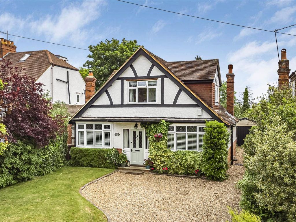 4 bed detached bungalow for sale in Pitts Lane, Earley, Reading RG6, £