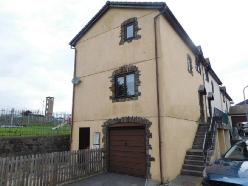3 bed semidetached house for sale in Lon Cae Ffynnon, Llandeilo, Carmarthenshire. SA19 Zoopla