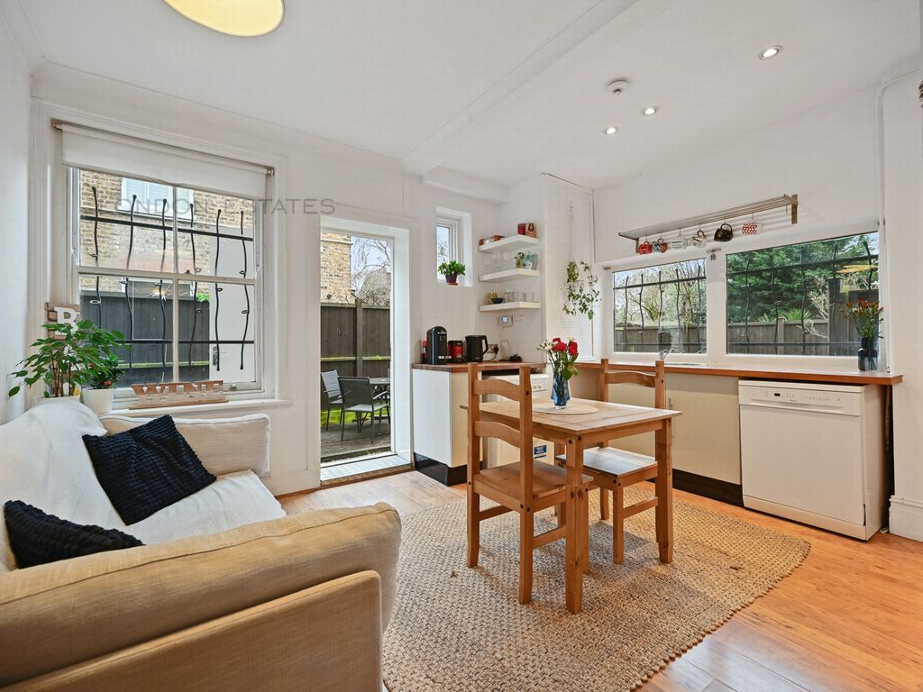2 bed flat for sale in Fulham Palace Road, Fulham SW6, £655,000 Zoopla