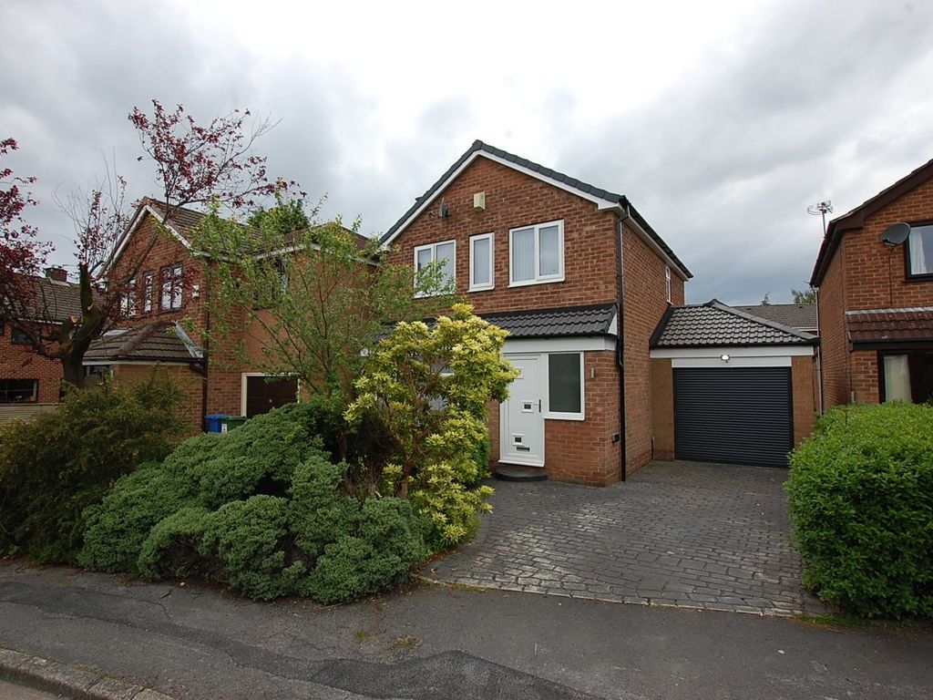 3 bed detached house to rent in Exmoor Close, AshtonUnderLyne, Greater Manchester OL6, £1,400