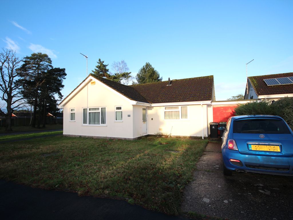 3 bed detached bungalow for sale in The Chase, Verwood BH31, £350,000