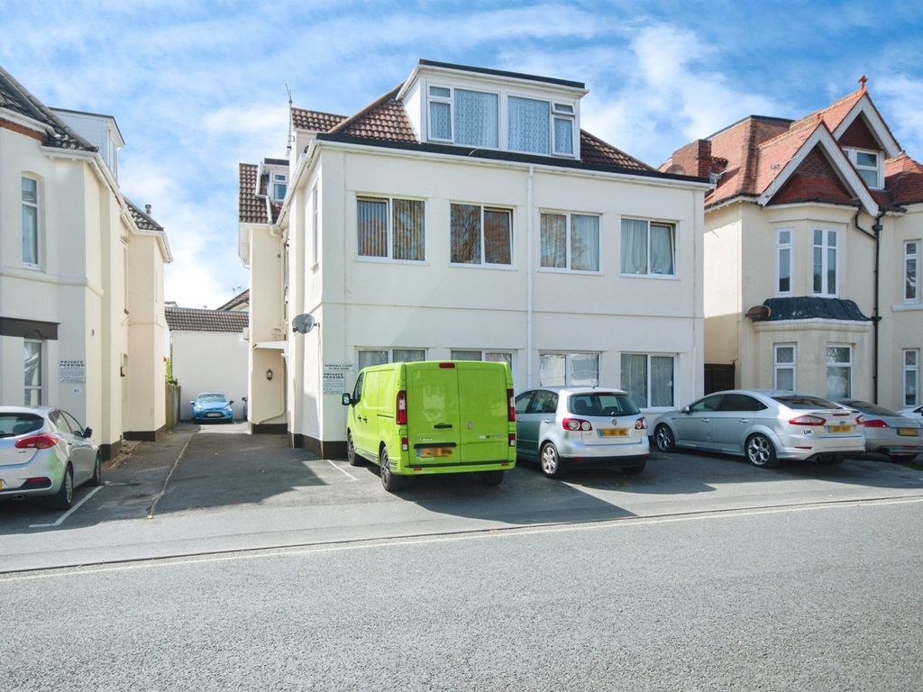 2 bed flat for sale in Sea Road, Bournemouth BH5, £190,000