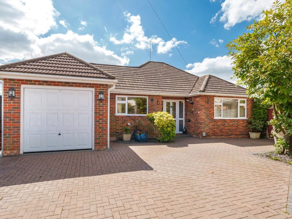 2 bed bungalow for sale in Nursery Close, Fleet, Hampshire GU51 Zoopla