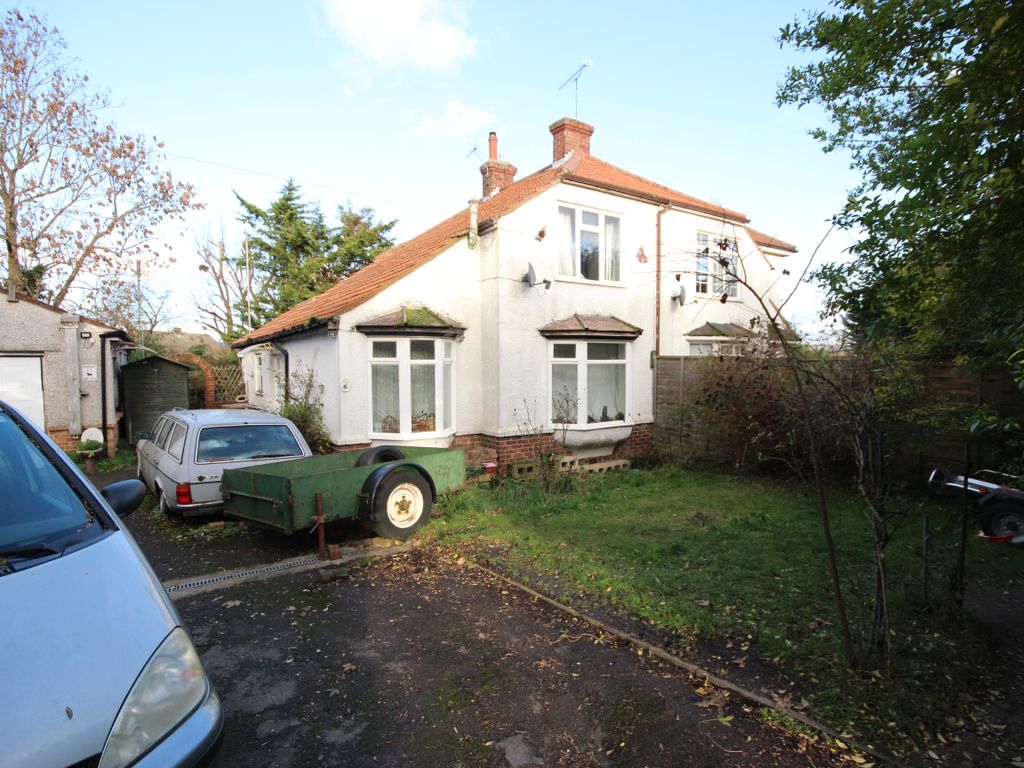 3 bed semidetached house for sale in London Road, Allington ME16, £