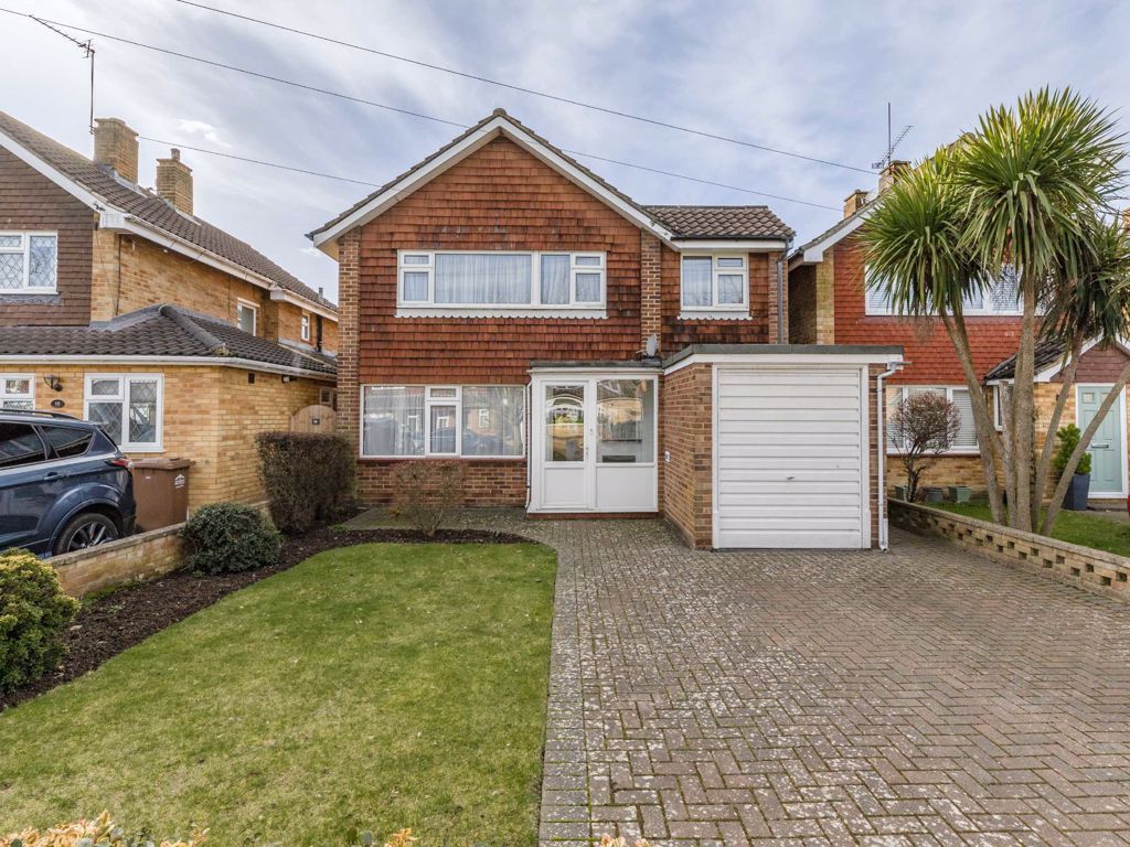 4 bed property for sale in Kingsmead Avenue, SunburyOnThames TW16 Zoopla