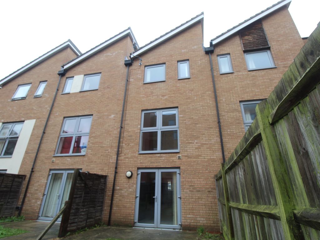 4 bed town house to rent in Hawkins Road, Colchester CO2, £1,600 pcm