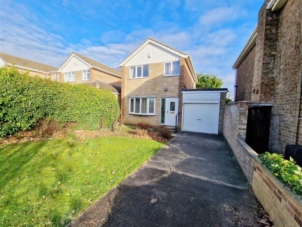 3 bed detached house for sale in Eastfield Crescent, Staincross