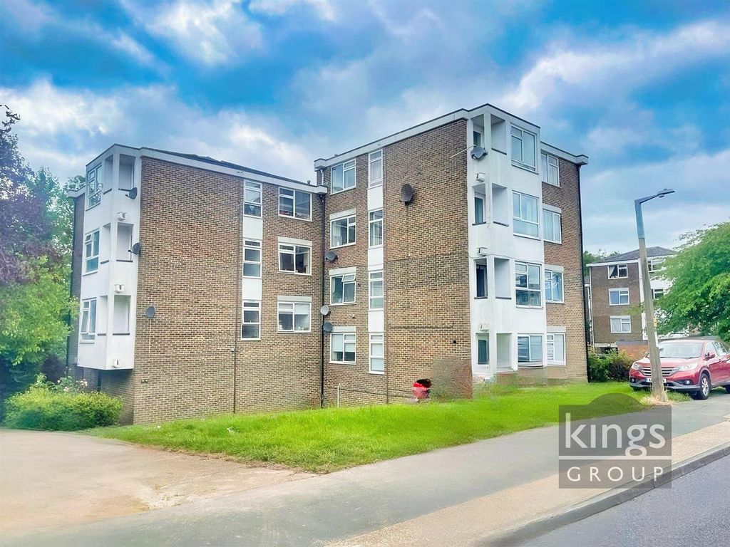 2 bed flat for sale in Willowfield, Harlow CM18, £210,000 Zoopla