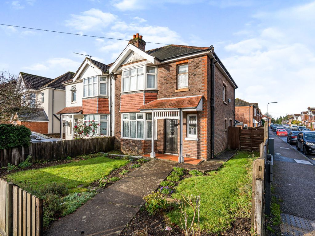 3 bed detached house for sale in Winchester Road, Southampton