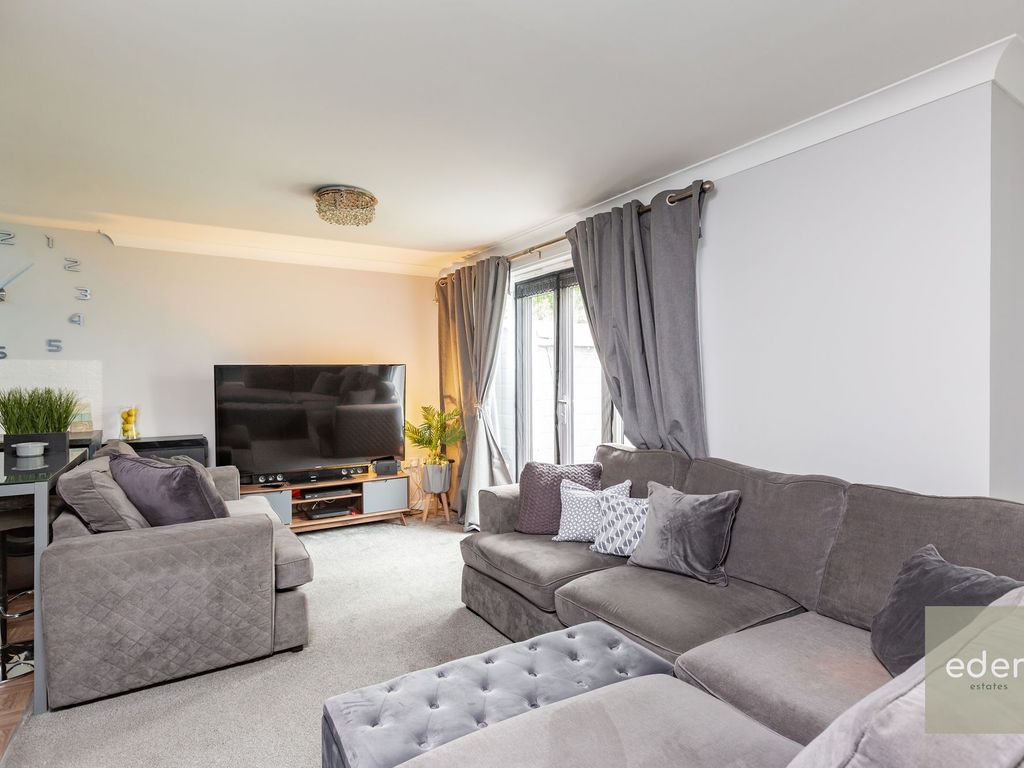 2 bed flat for sale in Sherwood Avenue, Larkfield ME20, £220,000 Zoopla