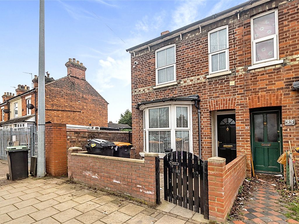 4 bed end terrace house for sale in Dunville Road, Bedford