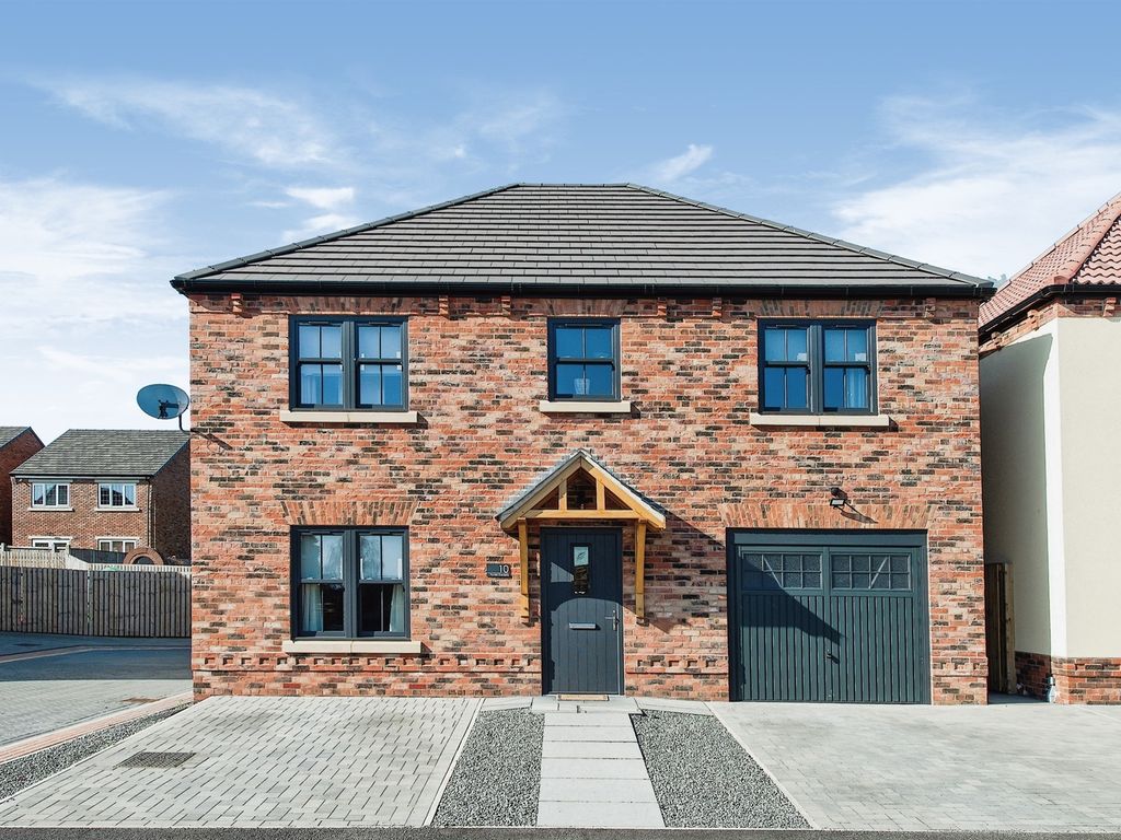 4 bed detached house for sale in Faviell Gardens, Featherstone