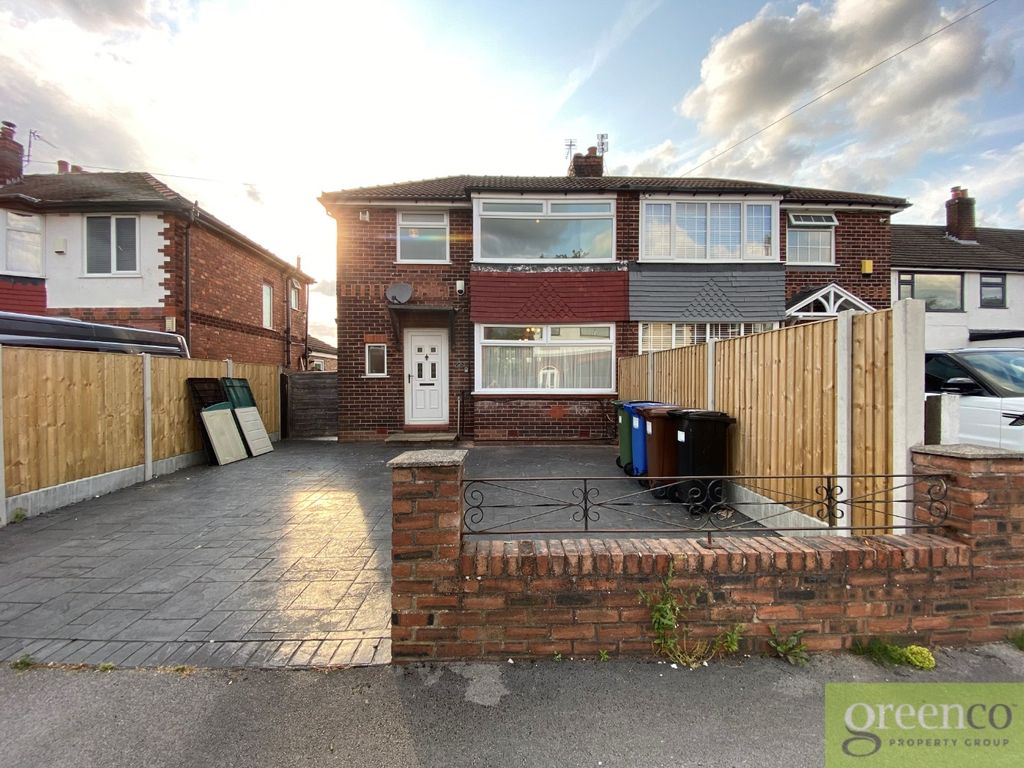 3 bed semidetached house to rent in Newlyn Drive, Bredbury, Stockport