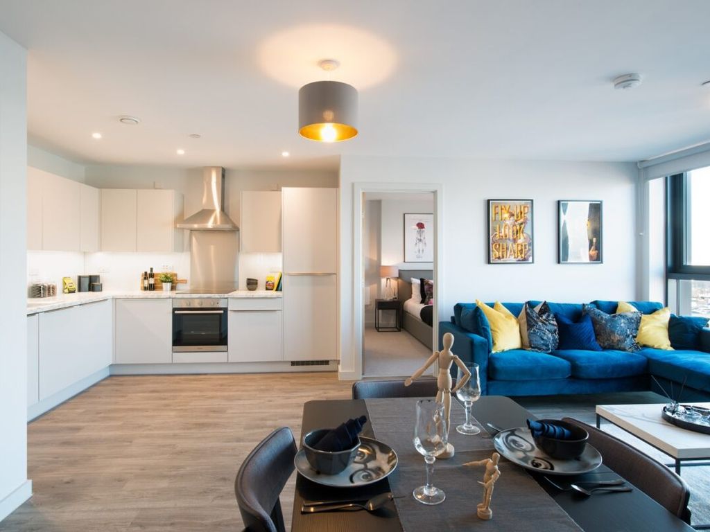 3 bed flat to rent in The Quay Loop Road, Salford Quays M50 Zoopla