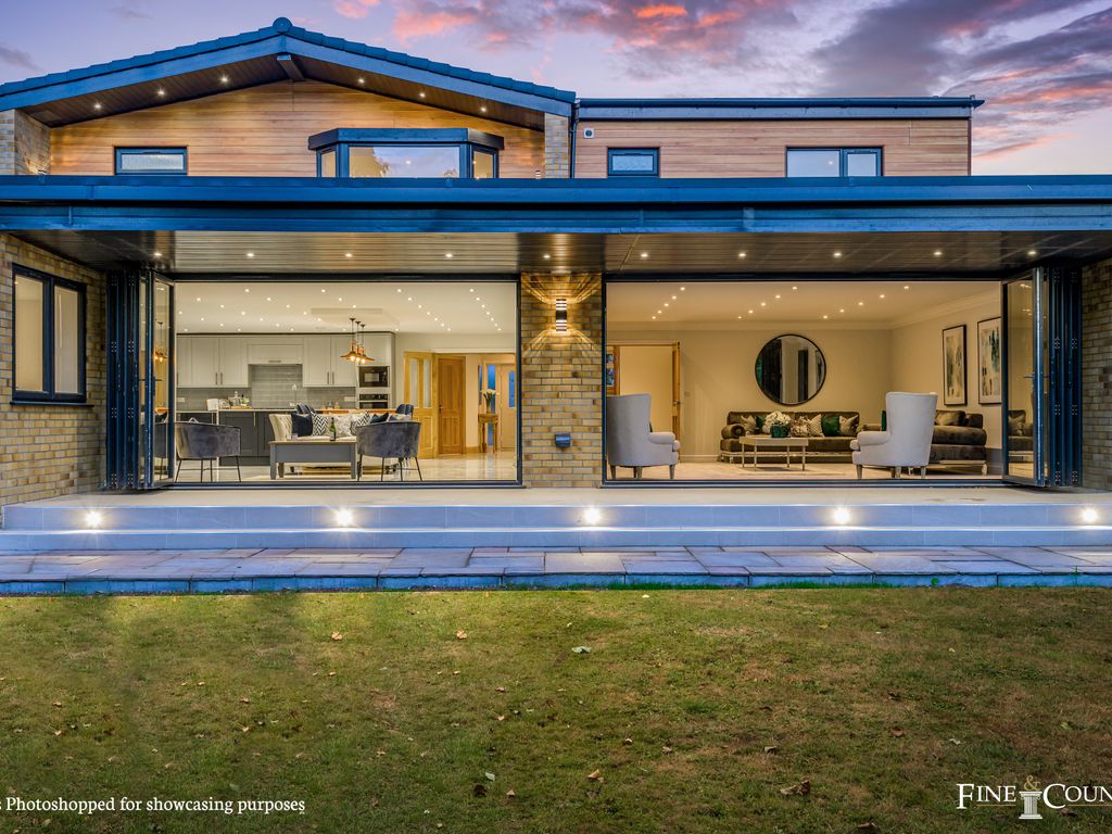 6 bed detached house for sale in Woodcroft Road, Marholm, Peterborough