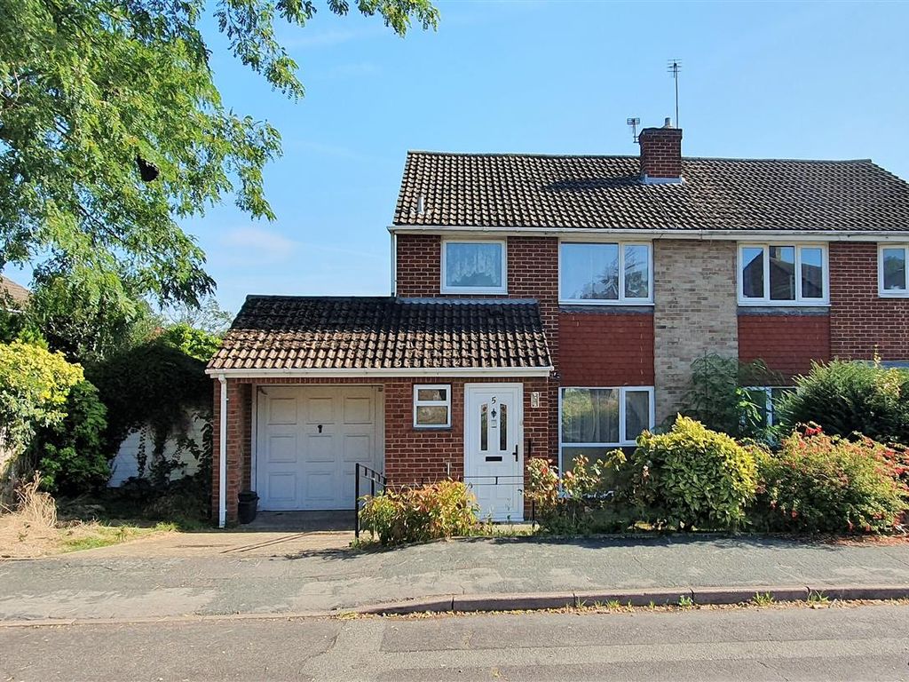 3 Bed Semi Detached House For Sale In Milton Road Addlestone Kt15 £