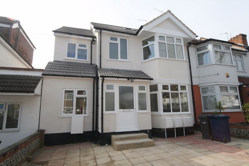 3 bed flat to rent in Sudbury Heights Avenue, Sudbury, Wembley UB6, £