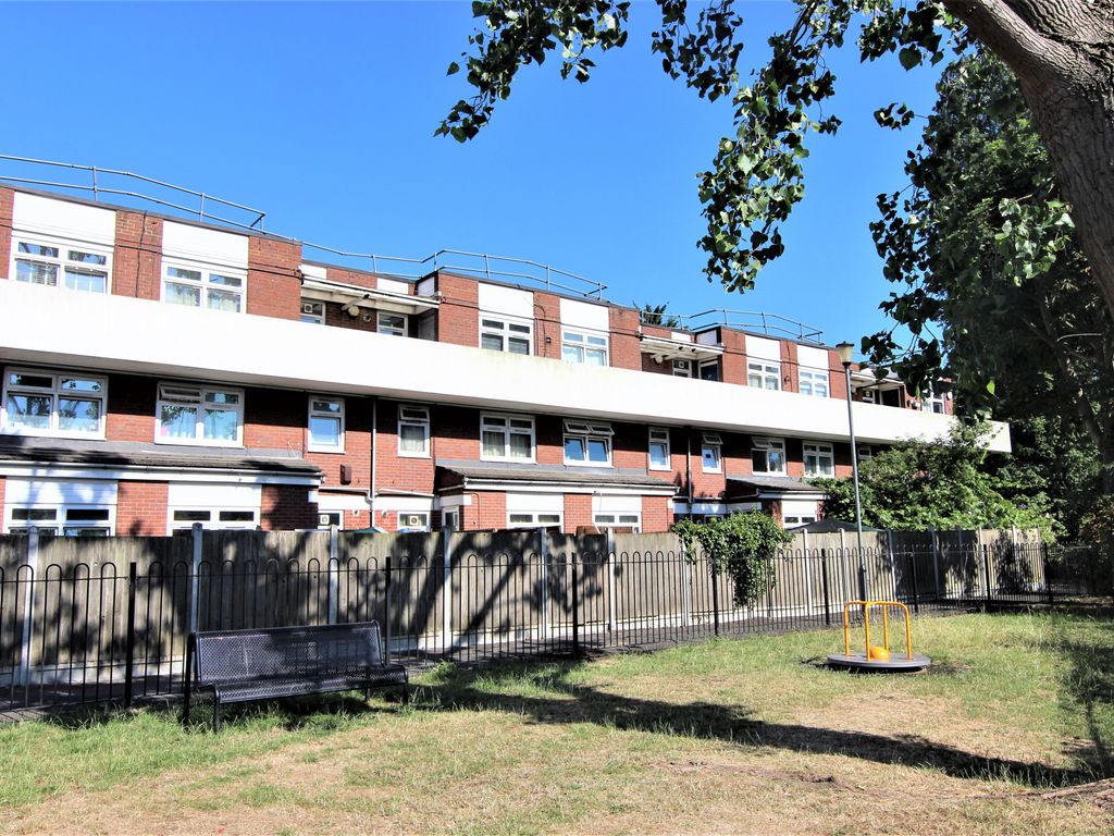 1 bed flat to rent in Haslemere Court, Holmleigh Road Estate, London
