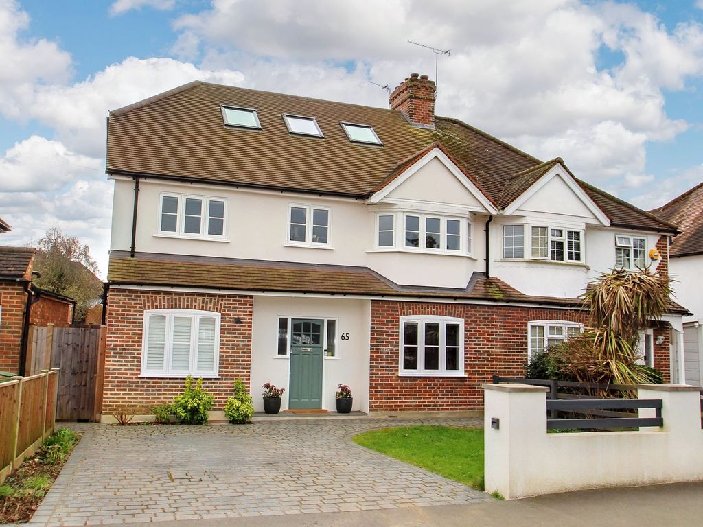 4 bed semidetached house for sale in Couchmore Avenue, Hinchley Wood
