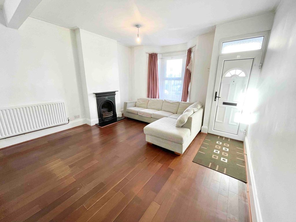 3 bed terraced house to rent in Reidhaven Road, Plumstead SE18, £1,900