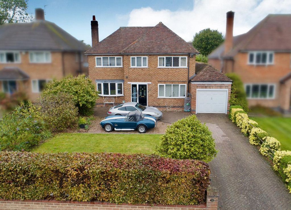 4 bed detached house for sale in Holywell Drive, Loughborough LE11, £