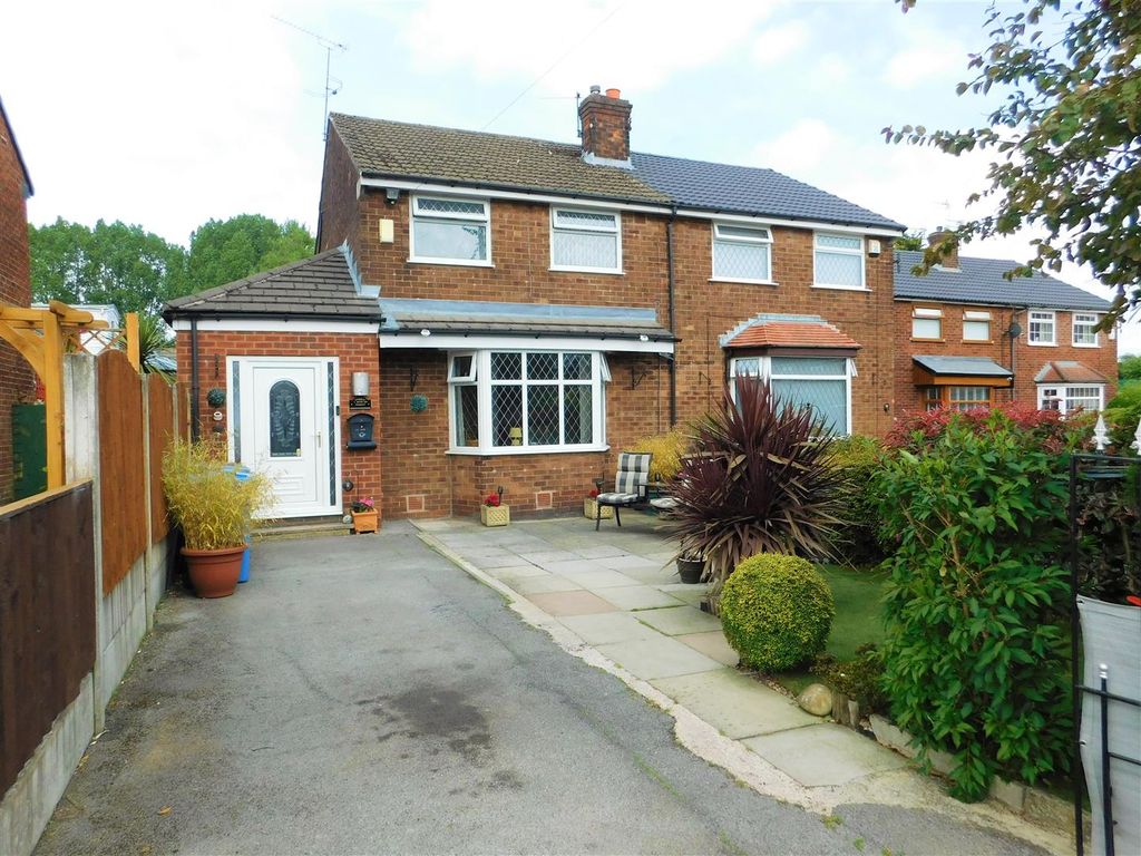 3 bed semidetached house for sale in Grove Avenue, Failsworth