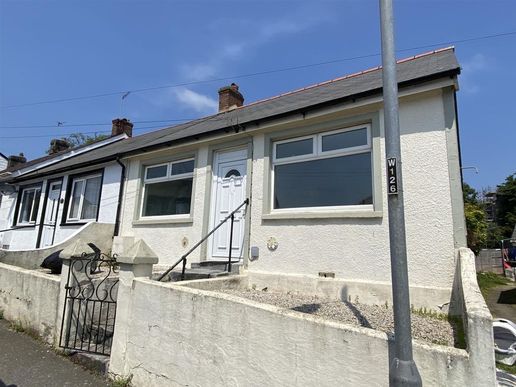 3 bed bungalow to rent in North Roskear Road, Tuckingmill, Camborne