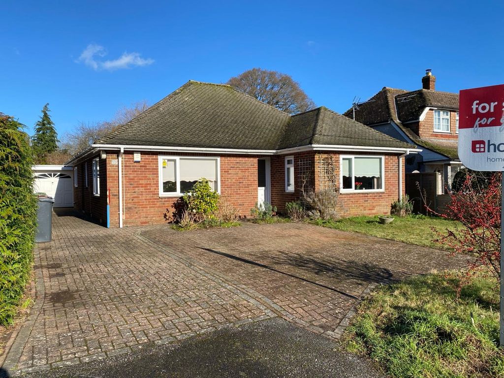 3 bed bungalow for sale in Tunbridge Crescent, Liphook, Hampshire GU30