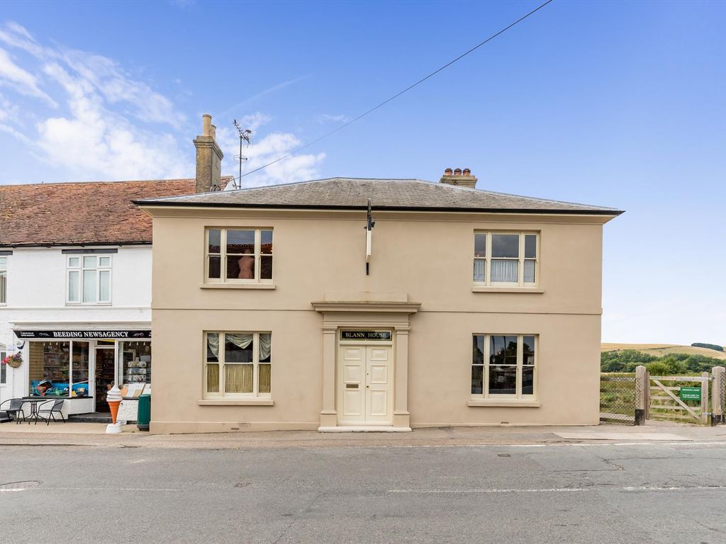 4 bed property for sale in High Street, Upper Beeding, Steyning BN44