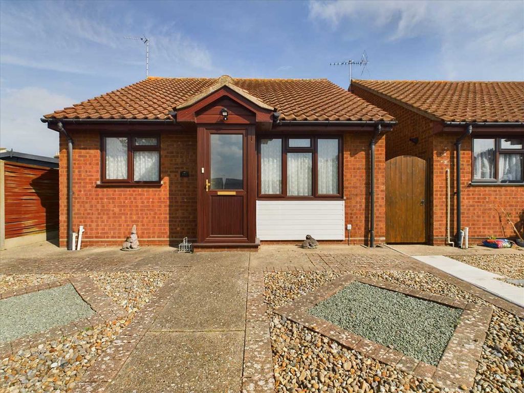 2 bed bungalow for sale in Dover Road, Ipswich IP3, £220,000 Zoopla