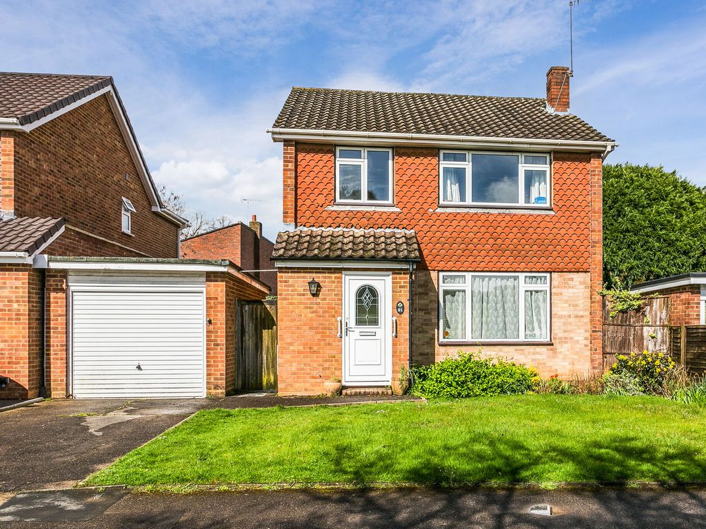 3 bed detached house for sale in ster Close, Maidenhead SL6, £
