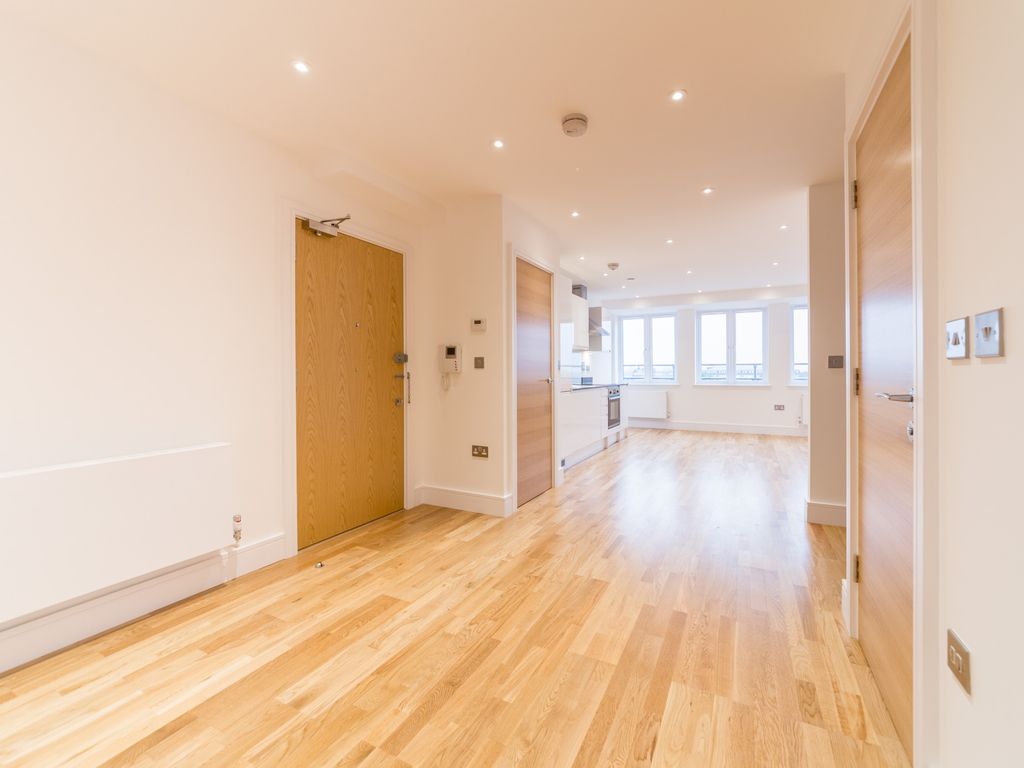 Studio to rent in Swanfield Road, Waltham Cross, Hertfordshire EN8 Zoopla