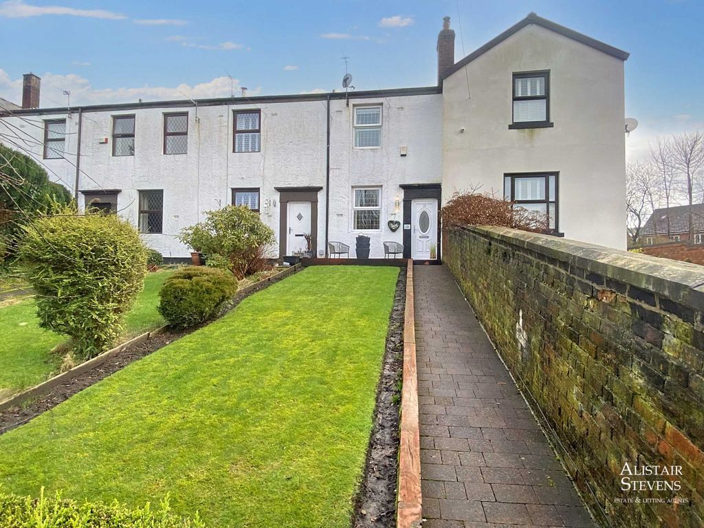 2 bed cottage for sale in Dogford Road, Royton, Oldham OL2, £200,000