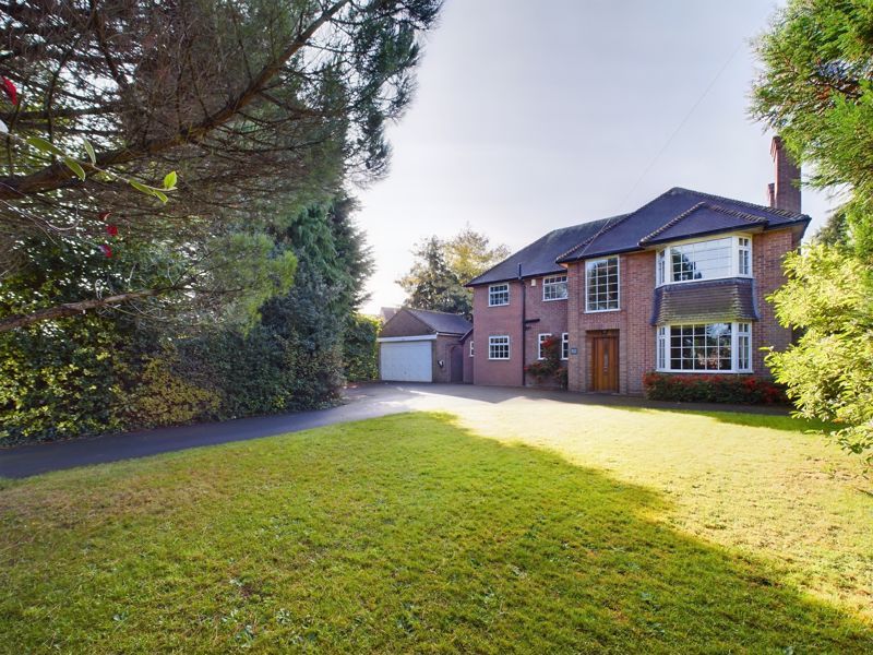 4 bed detached house for sale in Stafford Road, Newport TF10, £595,000