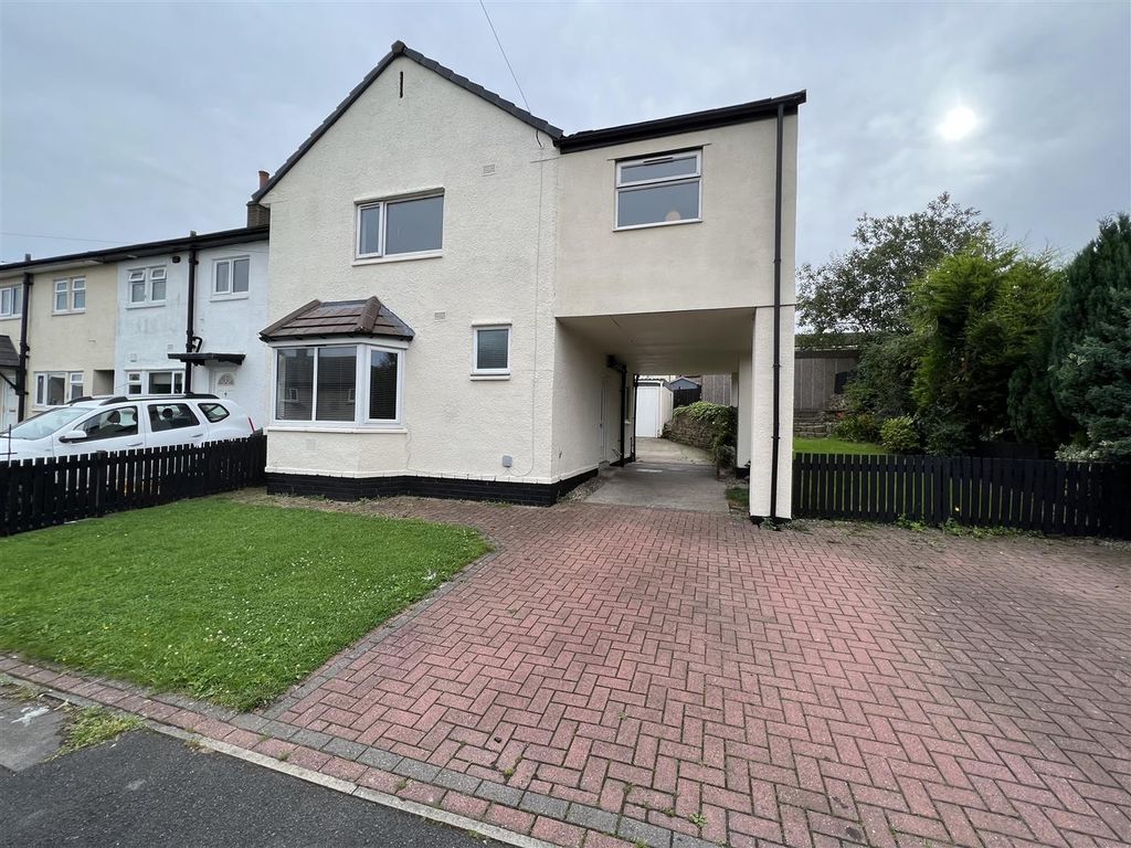 4 bed end terrace house for sale in Parlick Avenue, Longridge, Preston