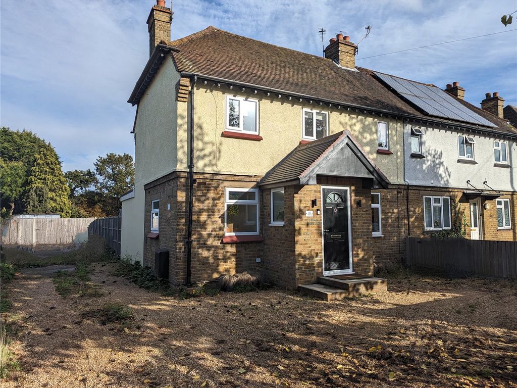3 bed semidetached house for sale in Chilsey Green Road, Chertsey