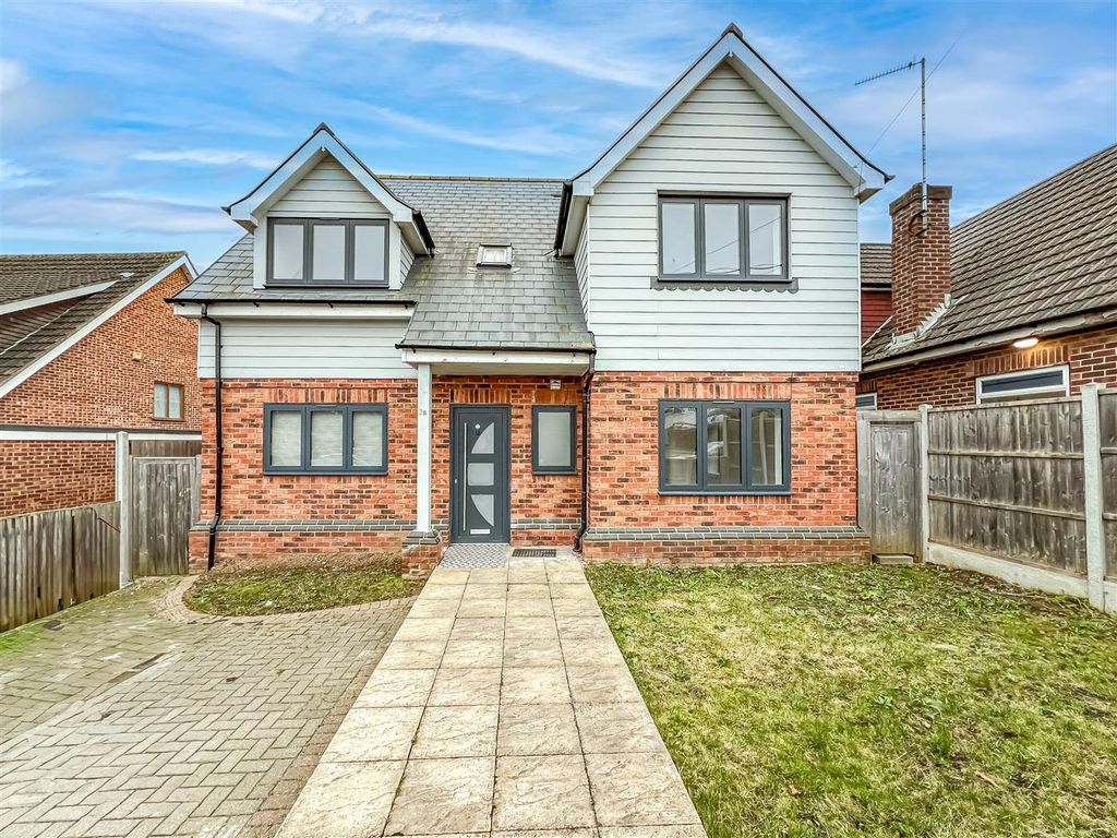 4 bed detached house for sale in Hawkwell Park Drive, Hockley SS5, £