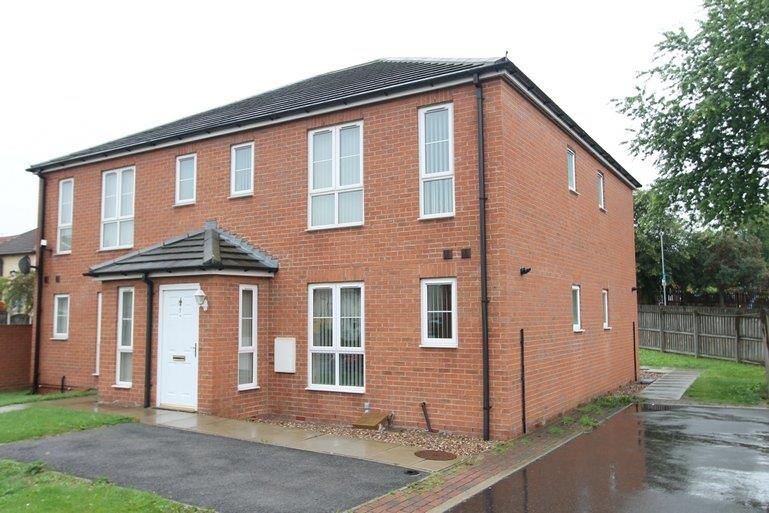 2 bed town house to rent in Crofters Court, Havercroft, Wakefield WF4