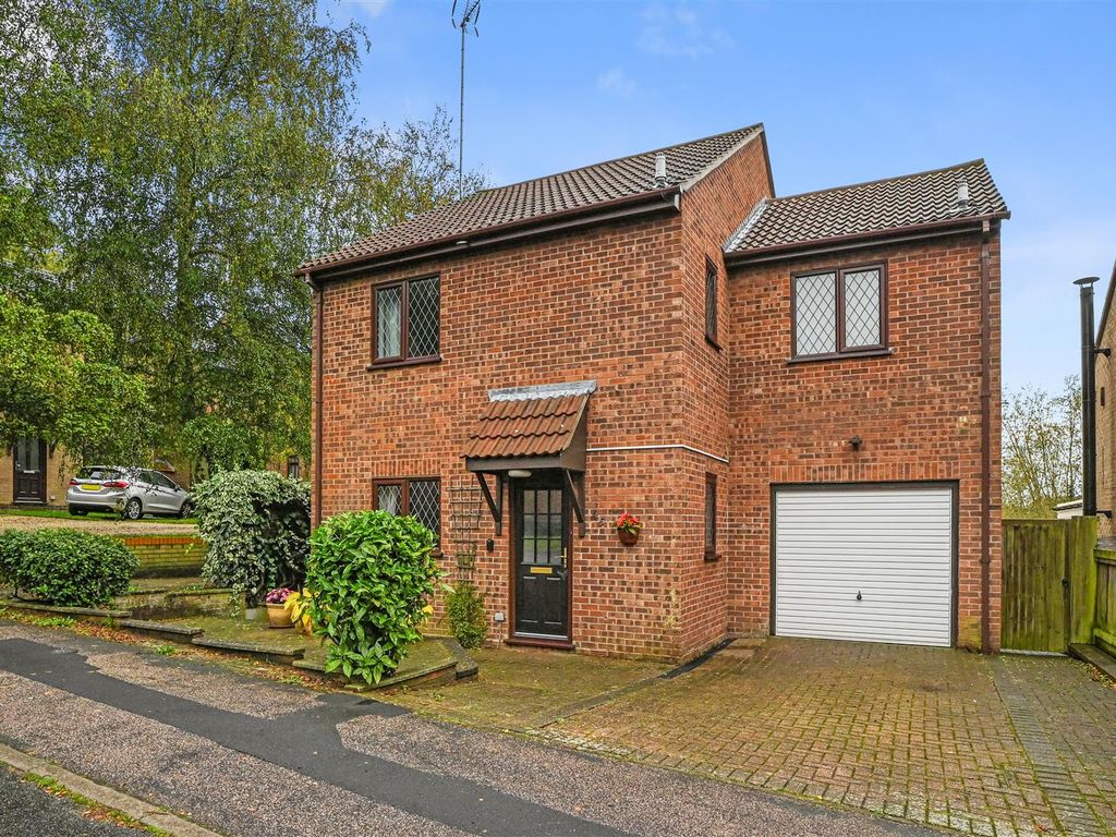 4 bed detached house for sale in Cedar Close, Brantham, Manningtree