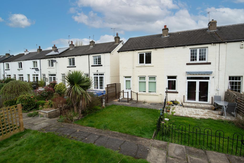 2 bed end terrace house for sale in Ash Grove, Bingley, West Yorkshire