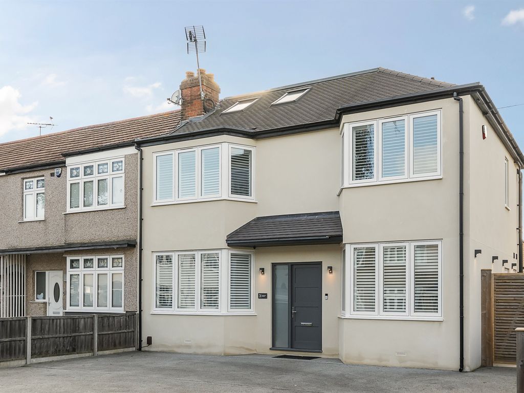 5 bed semidetached house for sale in Carnarvon Avenue, Enfield EN1, £