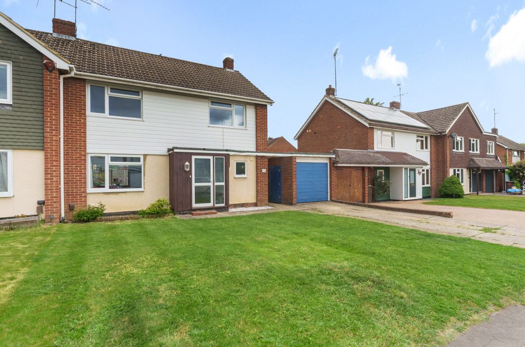 3 bed semidetached house for sale in Cornfield Road, Woodley, Reading