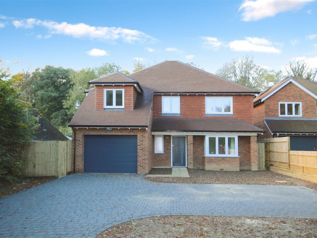 New home, 4 bed detached house for sale in First Avenue, Worthing, West