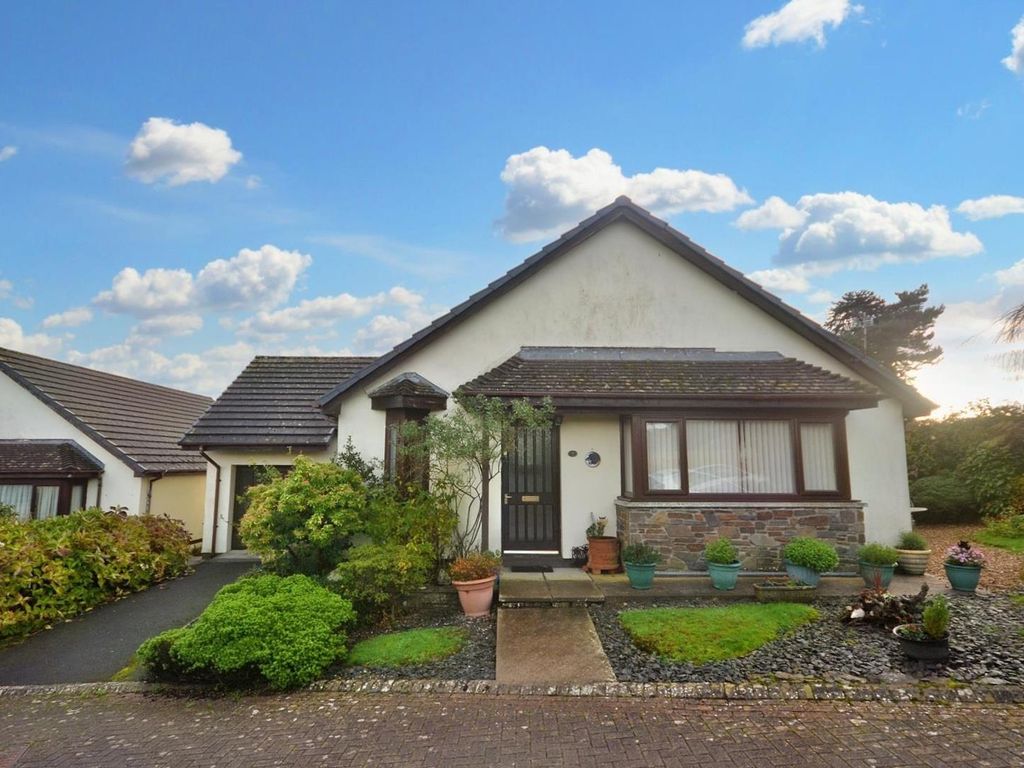 3 bed detached bungalow for sale in Dol Y Dderwen, Llangain, Carmarthen